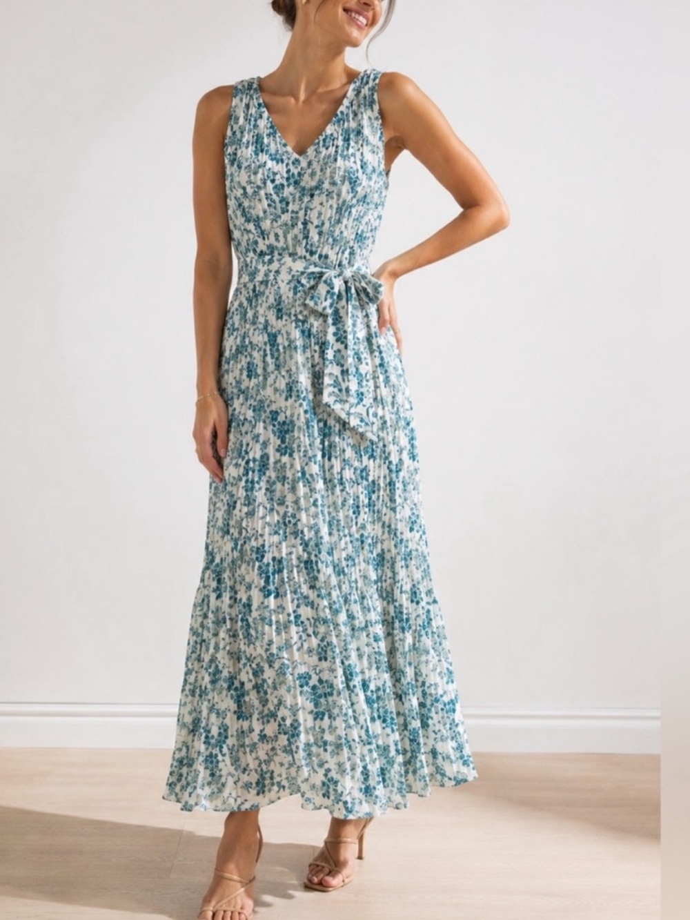 TUCKERNUCK Jardin de Fleurs Alina Plissé Maxi Dress Blue & White Floral Size M